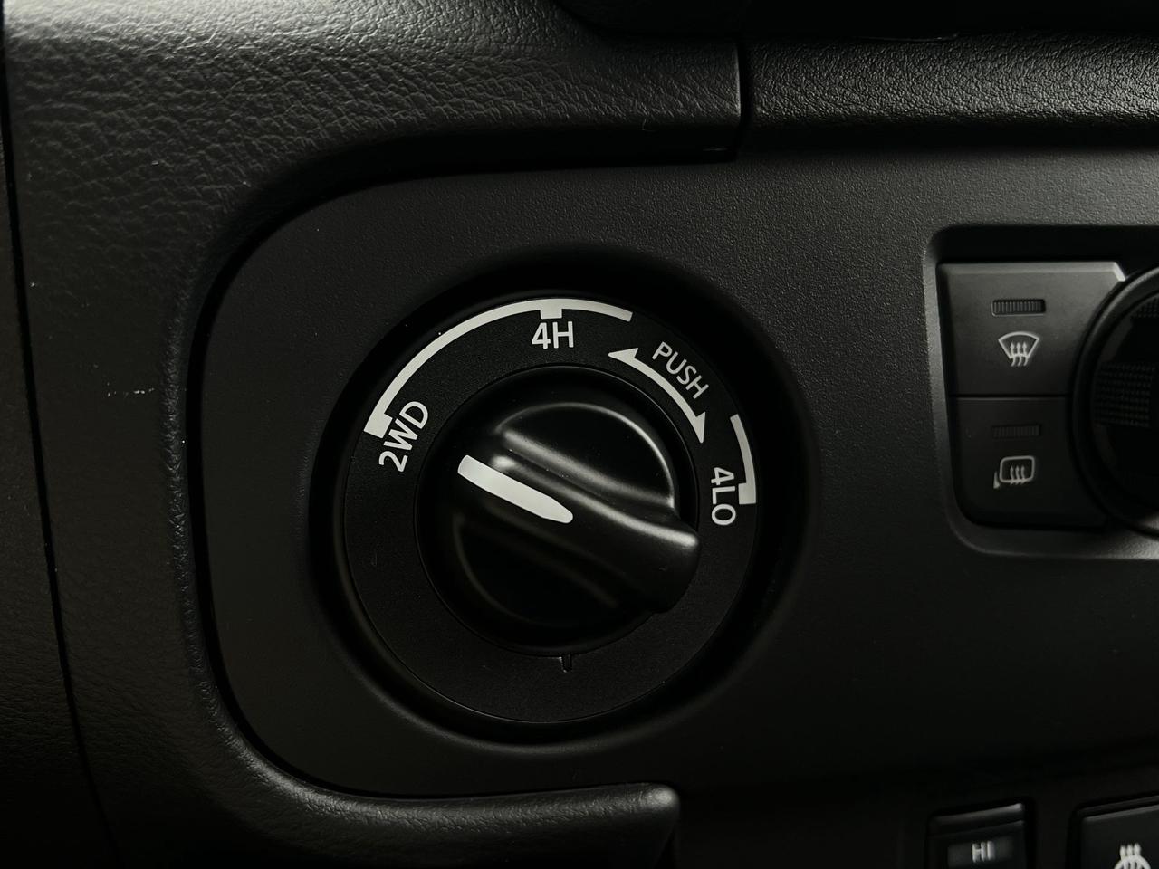 2025 Nissan Frontier PRO-4X 4X4 | CREW | SUNROOF | HTD SEATS | 360 CAM Photo