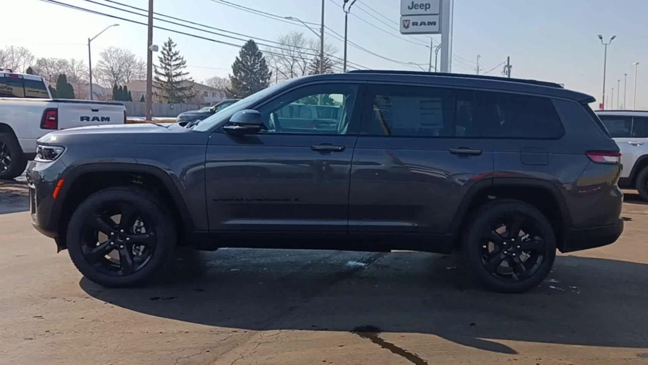 2026 Jeep Grand Cherokee L Limited 4x4 Photo4