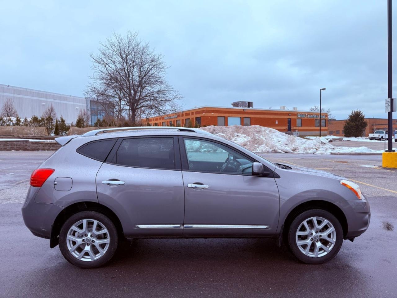 2011 Nissan Rogue S Krom Edition 4dr SUV AWD (2.5L 4cyl CVT) Photo