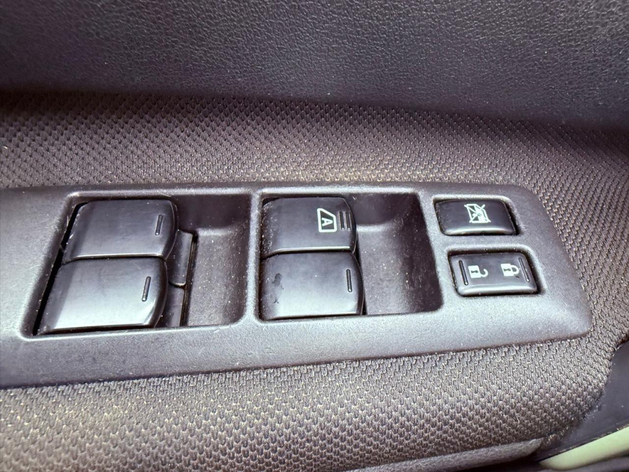 2011 Nissan Rogue S Krom Edition 4dr SUV AWD (2.5L 4cyl CVT) Photo