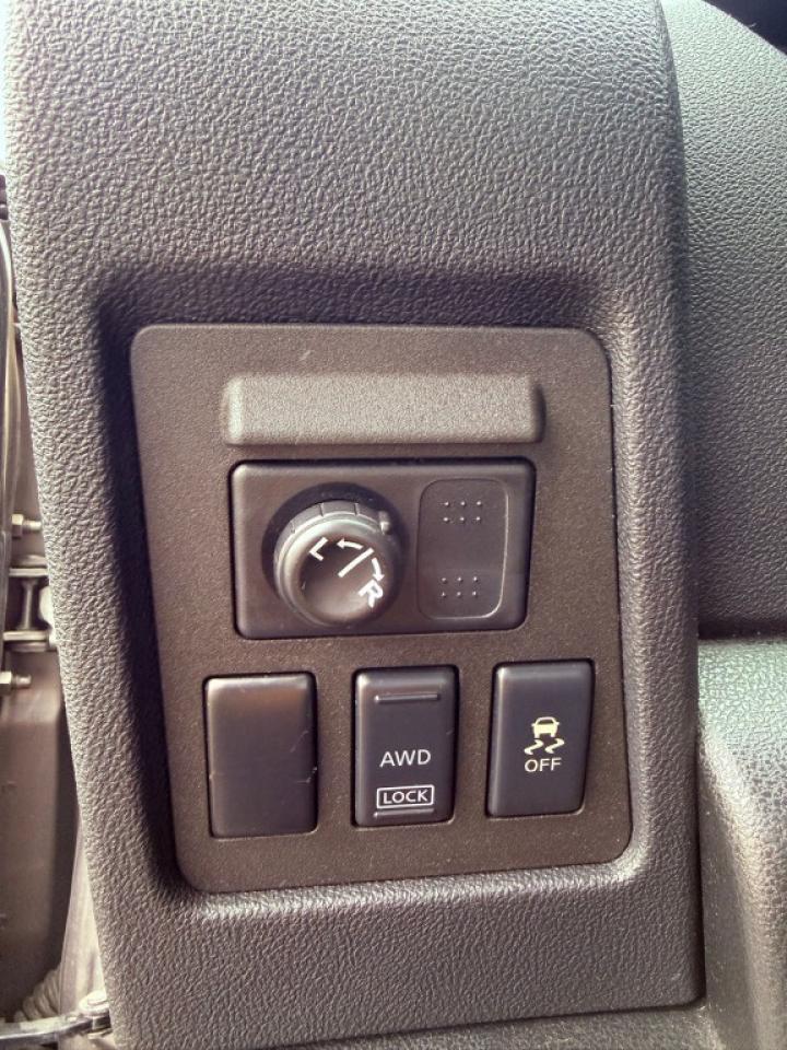 2011 Nissan Rogue S Krom Edition 4dr SUV AWD (2.5L 4cyl CVT) Photo