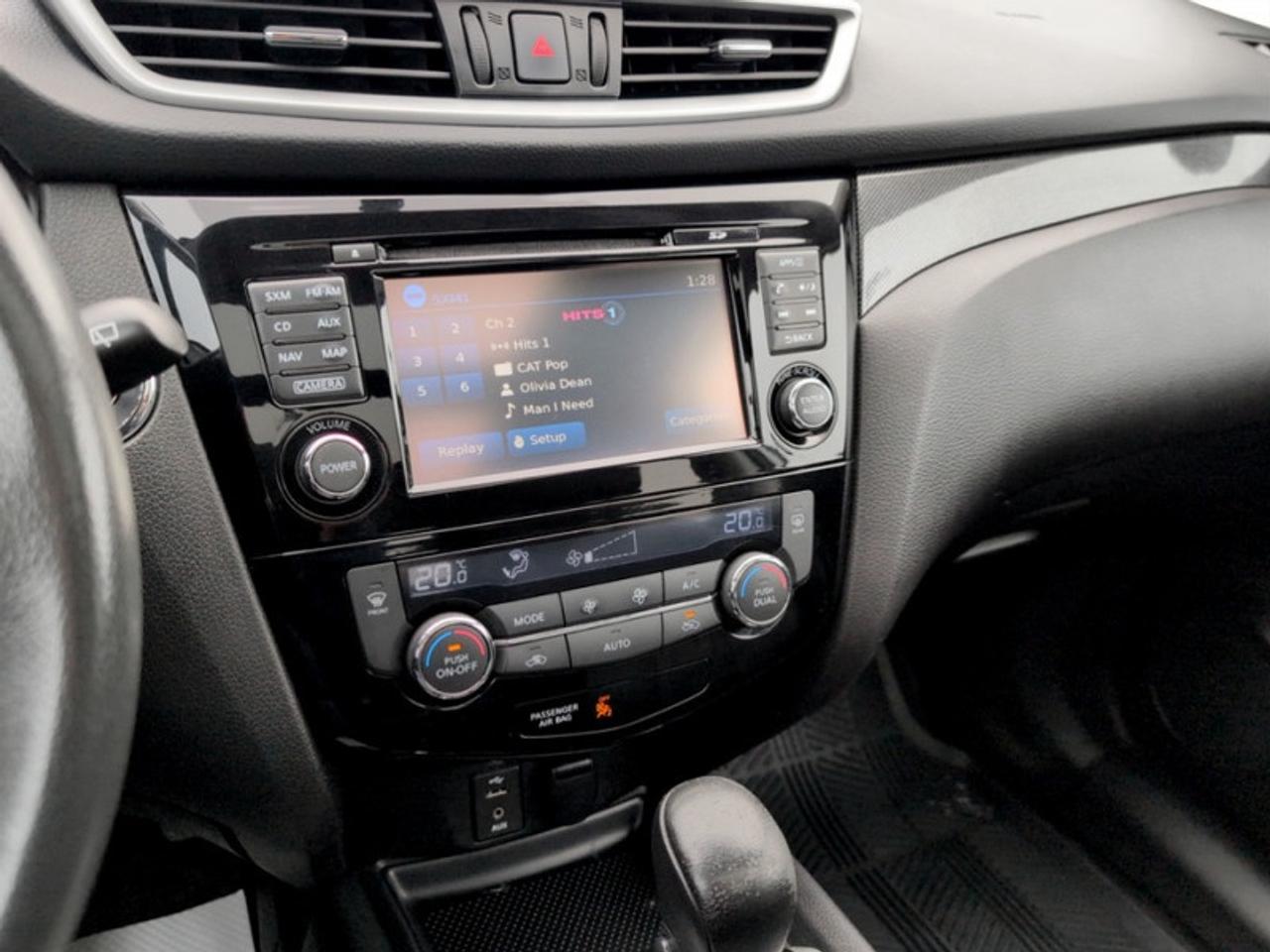 2016 Nissan Rogue SL  *PREMIUM PACKAGE - CLEAN CARFAX* Photo