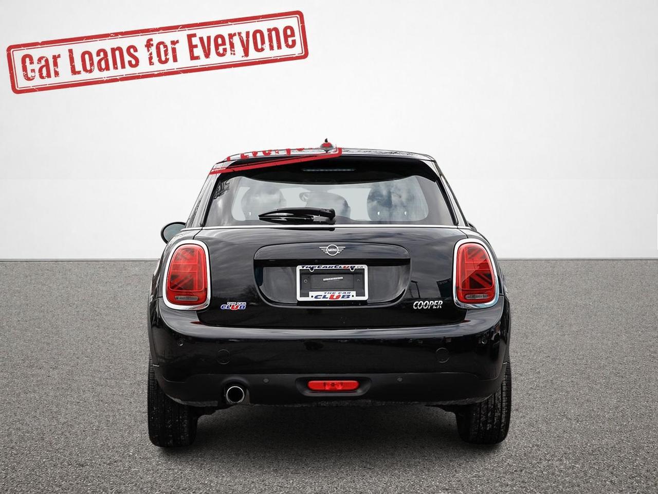 2021 MINI 5 Door Cooper Photo