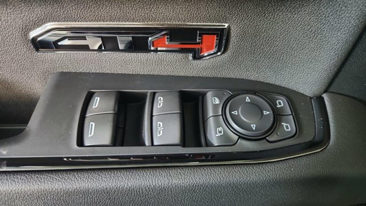 13643528