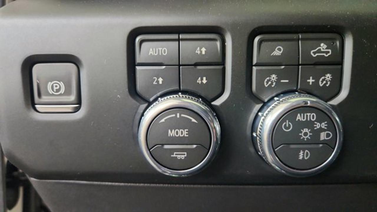13643528