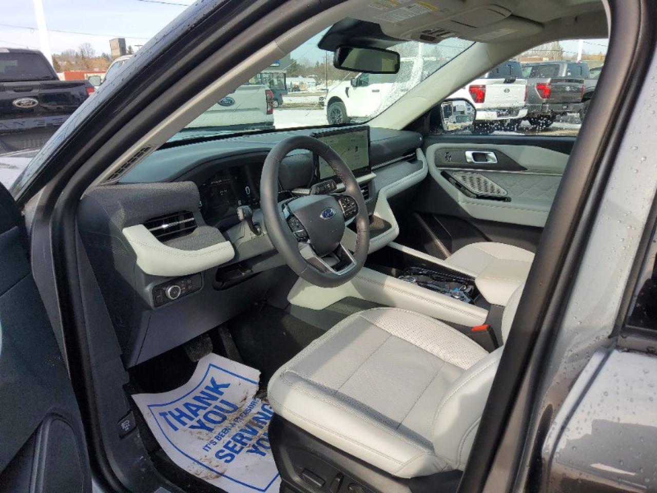 2026 Ford Explorer Platinum Photo