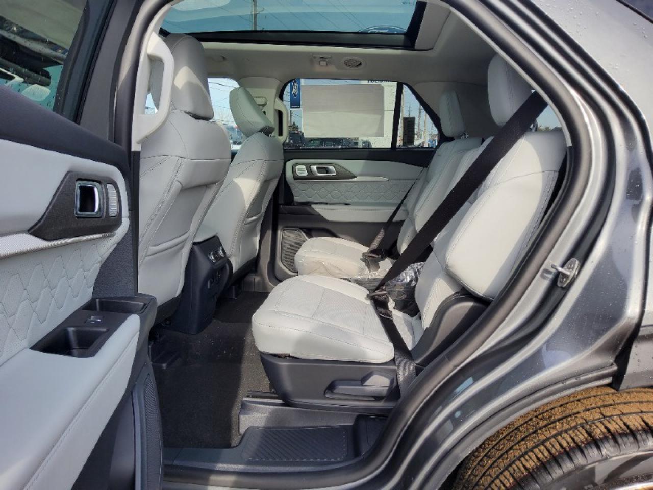 2026 Ford Explorer Platinum Photo