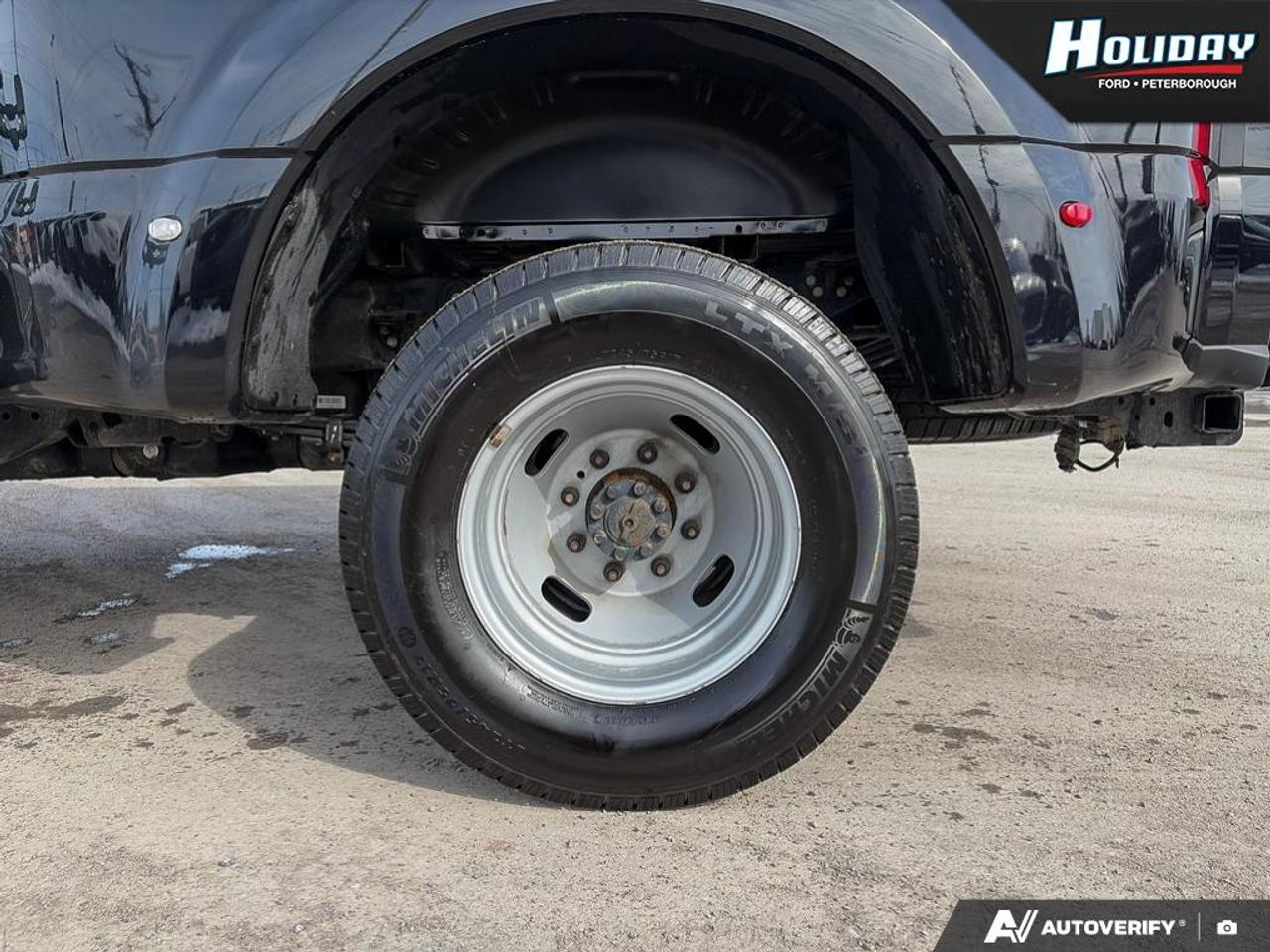 2023 Ford F-350 Super Duty DRW XLT Photo