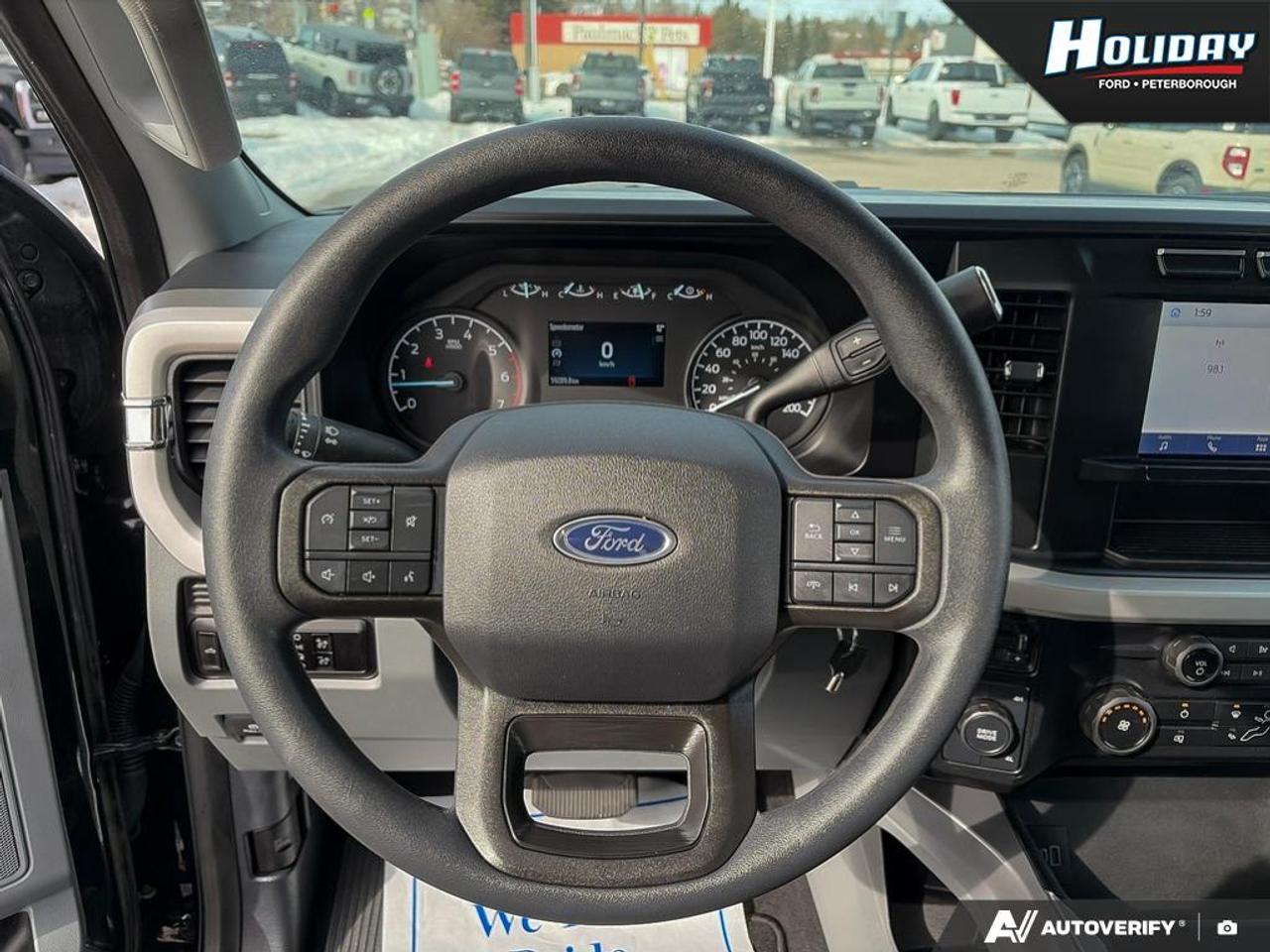 2023 Ford F-350 Super Duty DRW XLT Photo