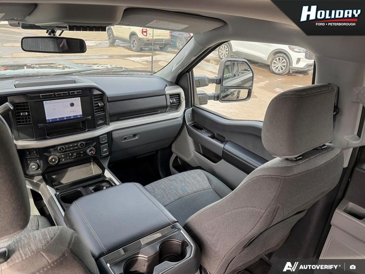 2023 Ford F-350 Super Duty DRW XLT Photo