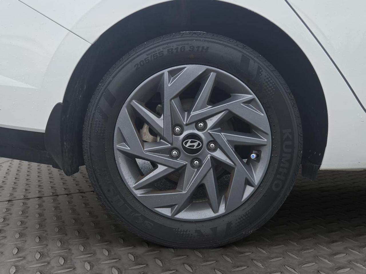 2025 Hyundai Elantra Preferred Photo