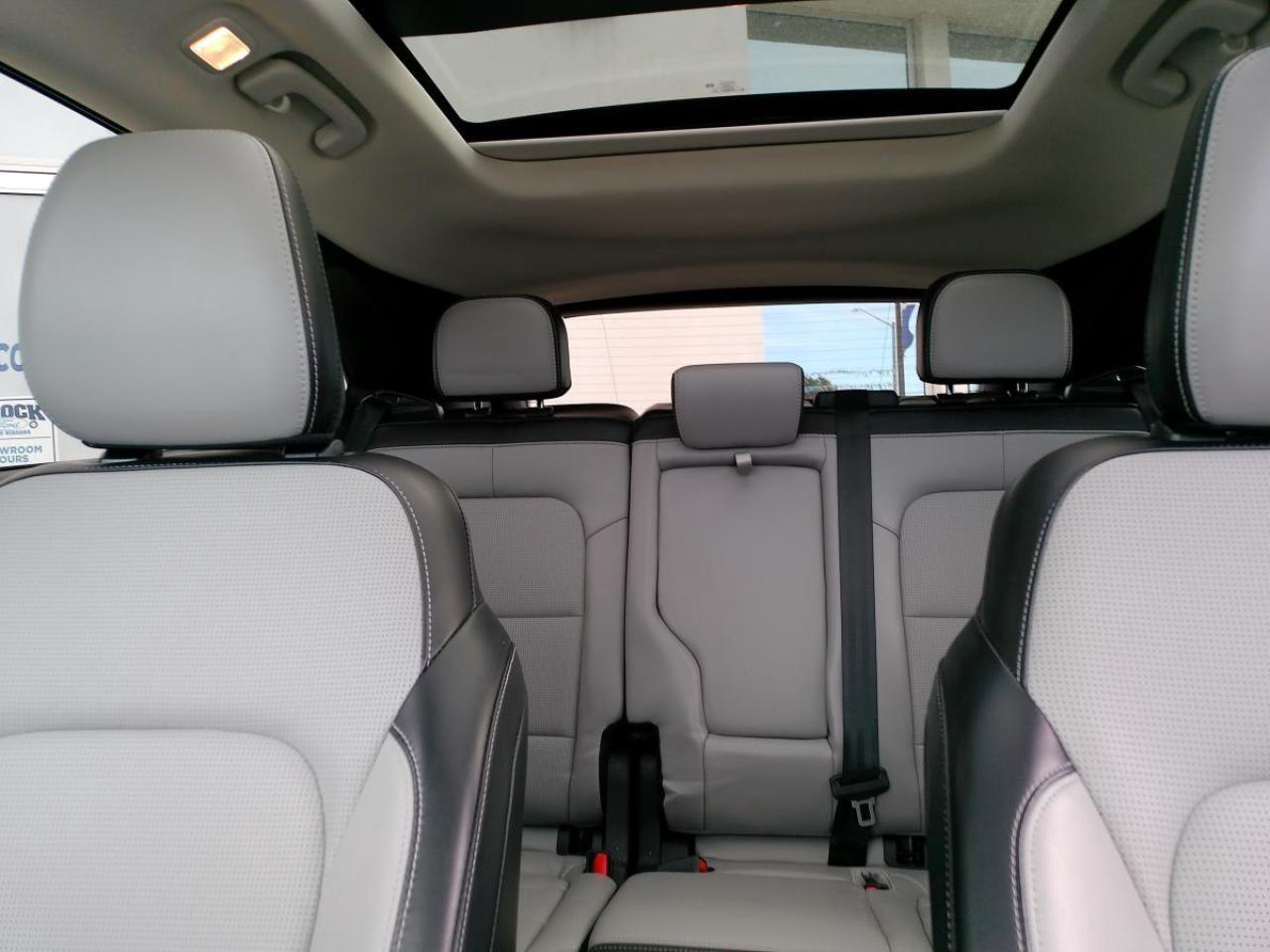 2023 Ford Escape Platinum AWD Photo