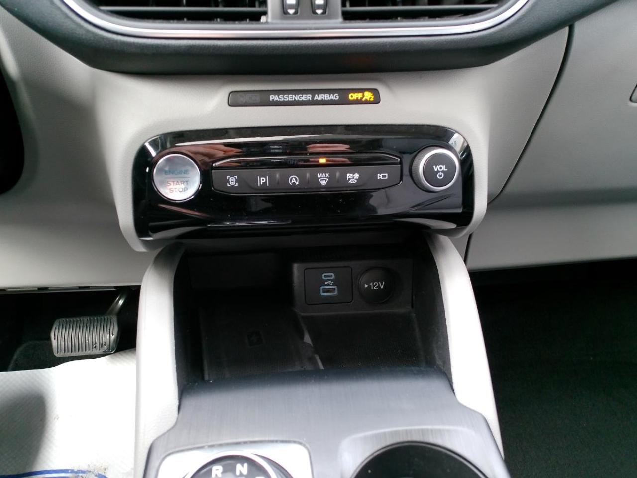 2023 Ford Escape Platinum AWD Photo