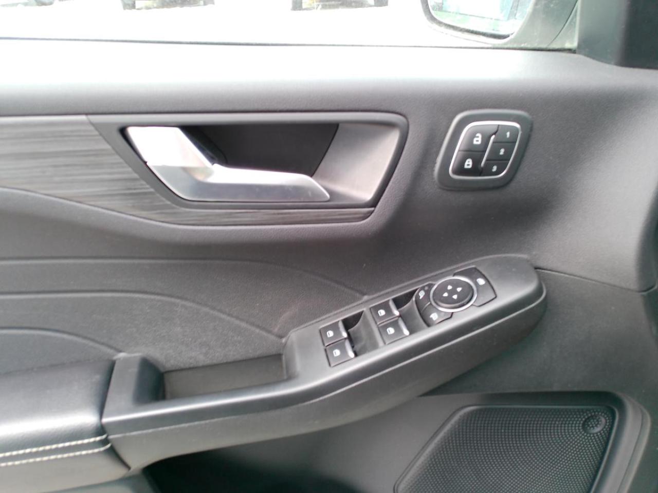 2023 Ford Escape Platinum AWD Photo