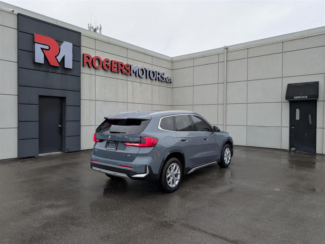 2025 BMW X1 xDrive28i - PANO ROOF - LEATHER - TECH FEATS Photo