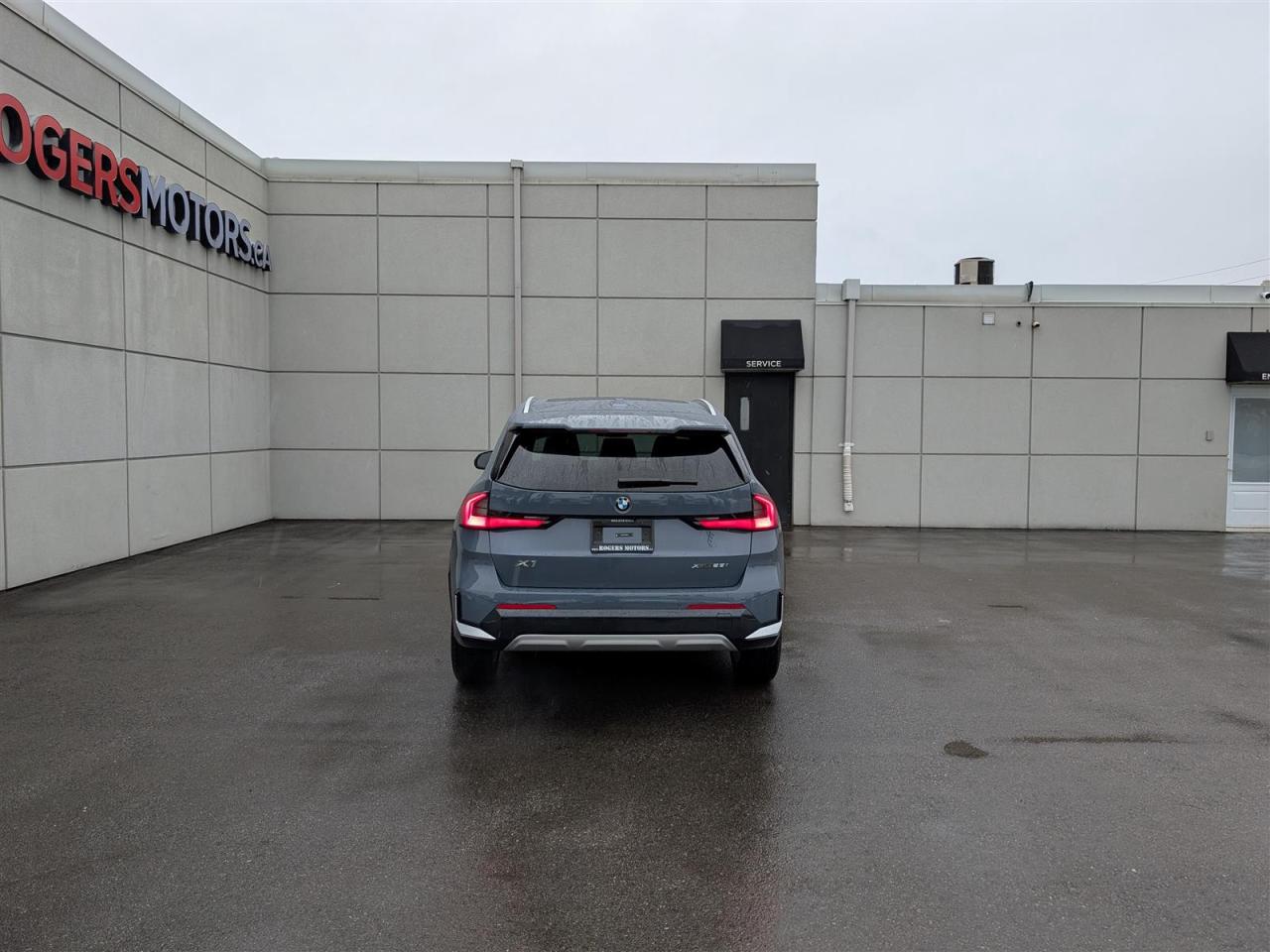 2025 BMW X1 xDrive28i - PANO ROOF - LEATHER - TECH FEATS Photo3