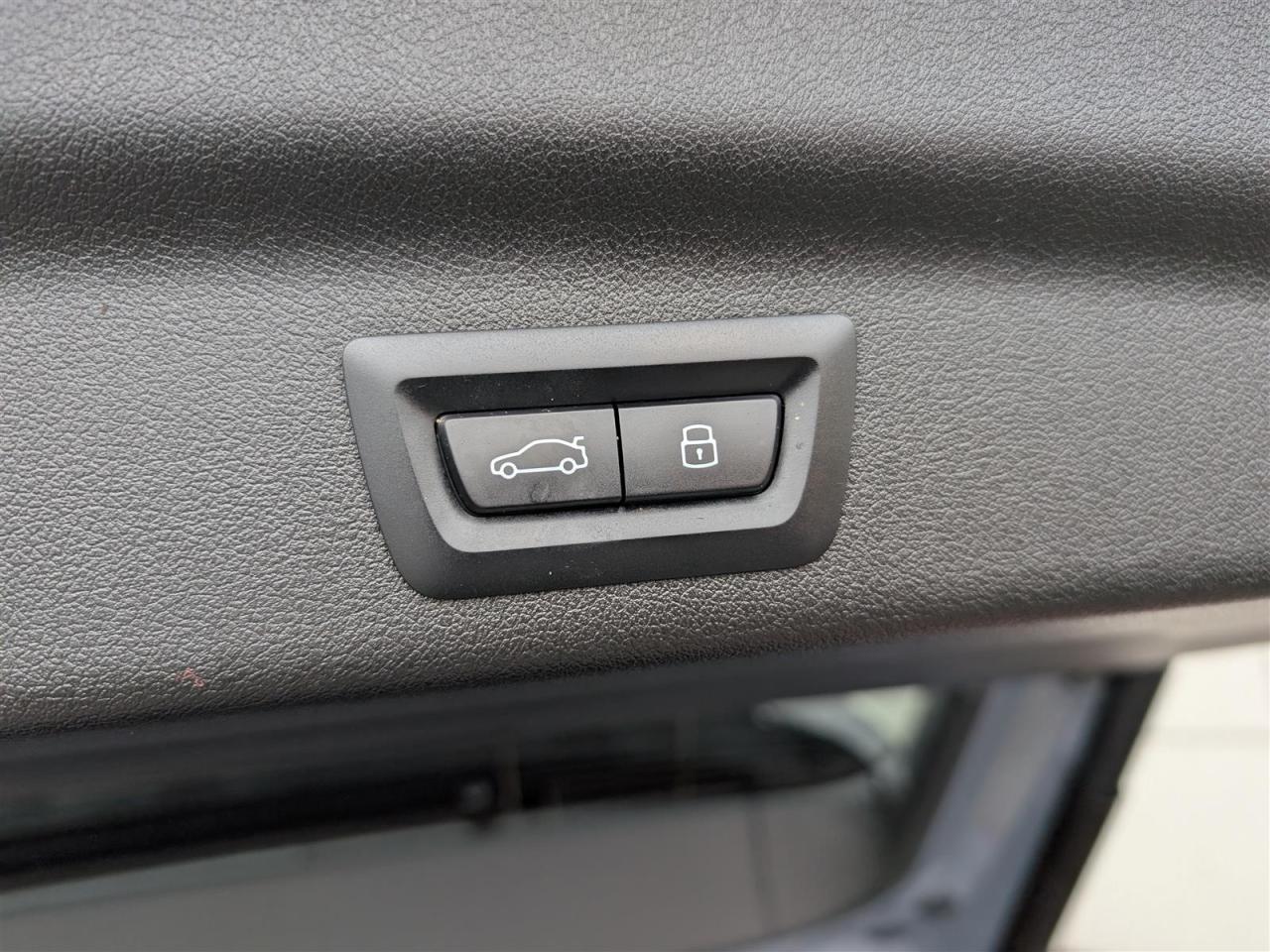 2025 BMW X1 xDrive28i - PANO ROOF - LEATHER - TECH FEATS Photo