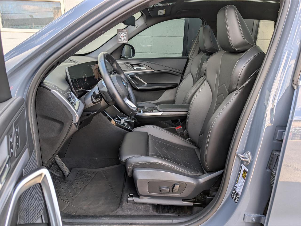 2025 BMW X1 xDrive28i - PANO ROOF - LEATHER - TECH FEATS Photo