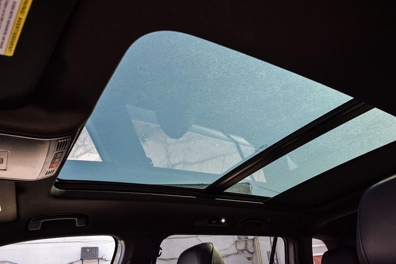 2022 Volkswagen Tiguan Highline R-Line No Accident Fender Panoroof Leathe Photo