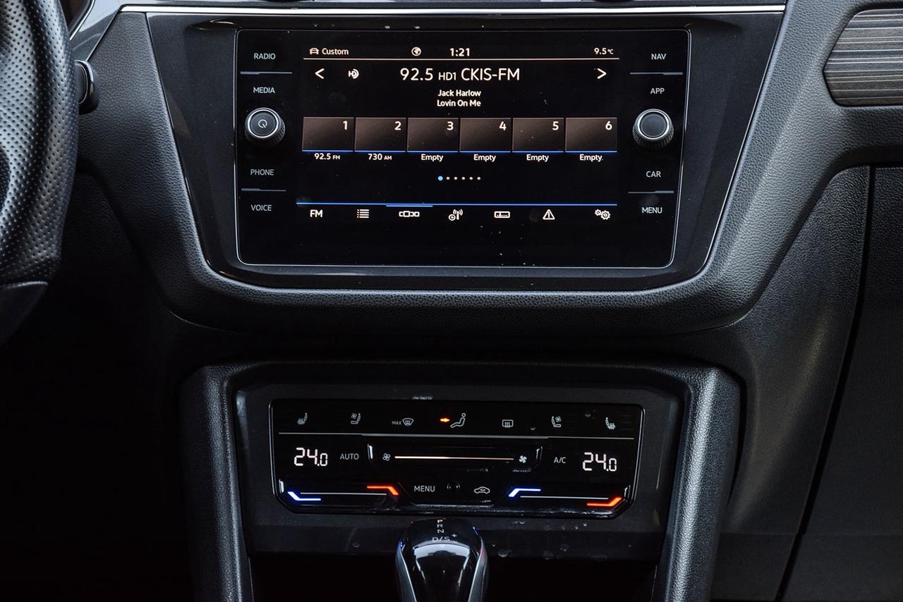 2022 Volkswagen Tiguan Highline R-Line No Accident Fender Panoroof Leathe Photo