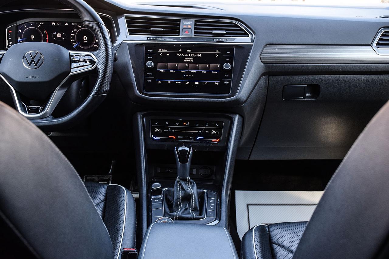 2022 Volkswagen Tiguan Highline R-Line No Accident Fender Panoroof Leathe Photo