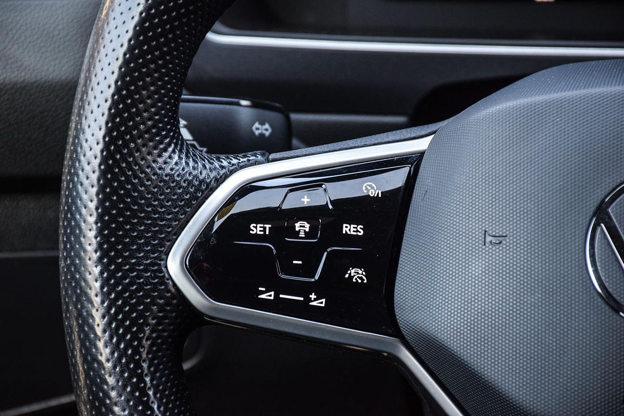 2022 Volkswagen Tiguan Highline R-Line No Accident Fender Panoroof Leathe Photo