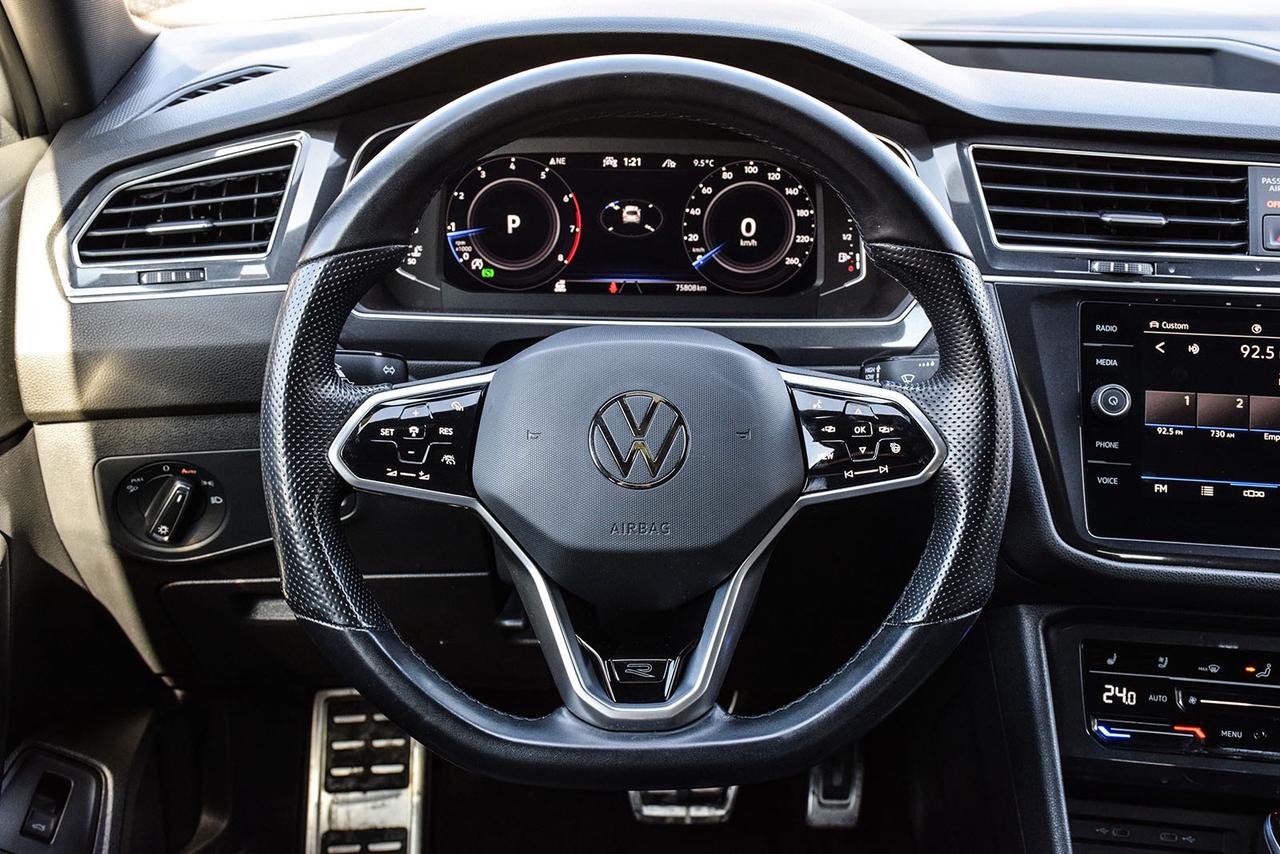 2022 Volkswagen Tiguan Highline R-Line No Accident Fender Panoroof Leathe Photo