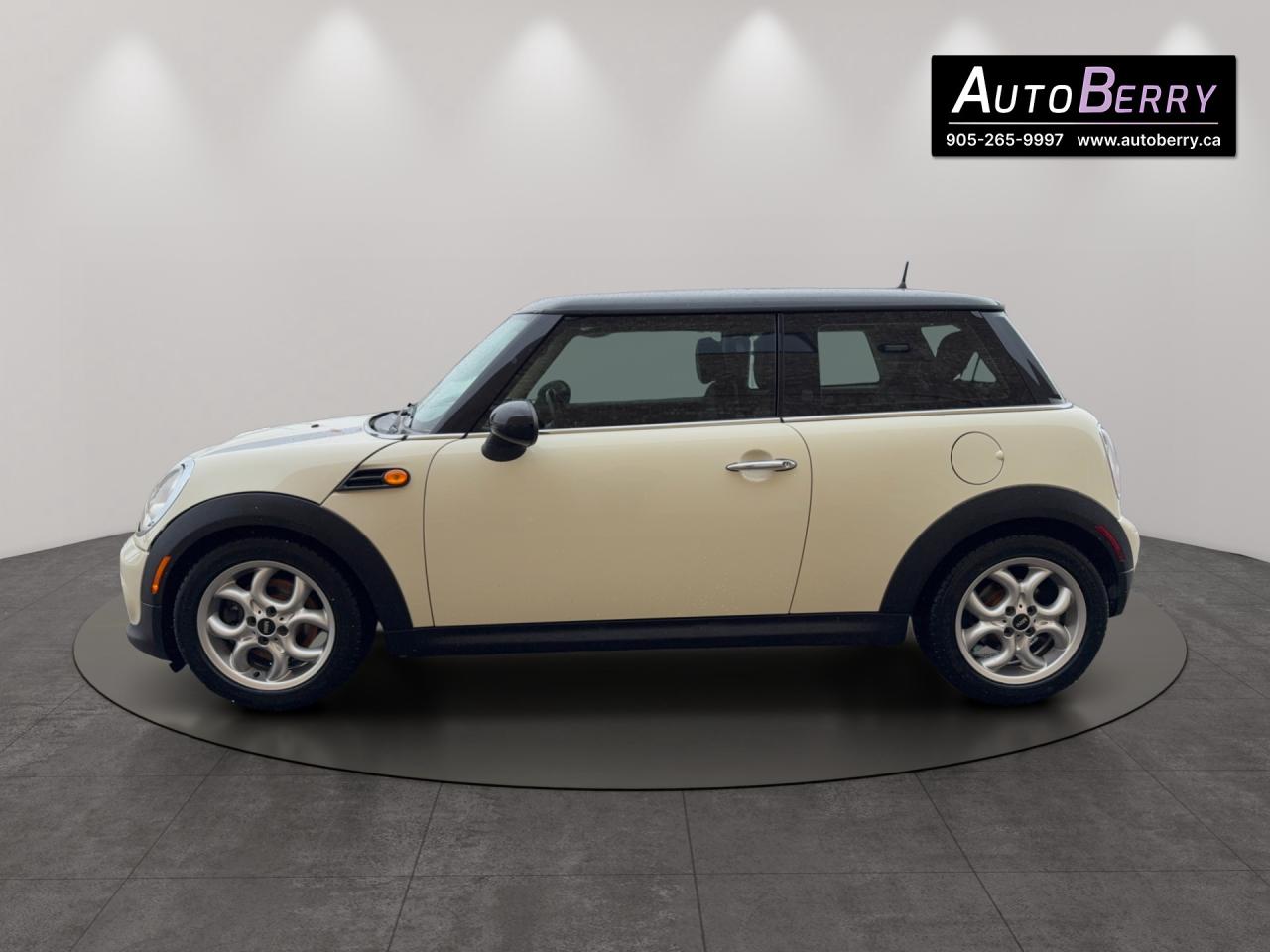 2013 MINI Cooper Hardtop 2dr Cpe Photo4