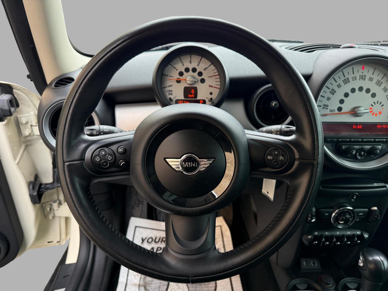 2013 MINI Cooper Hardtop 2dr Cpe Photo