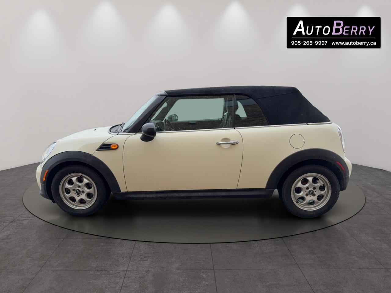 2013 MINI Cooper CONVERTIBLE 2dr Photo