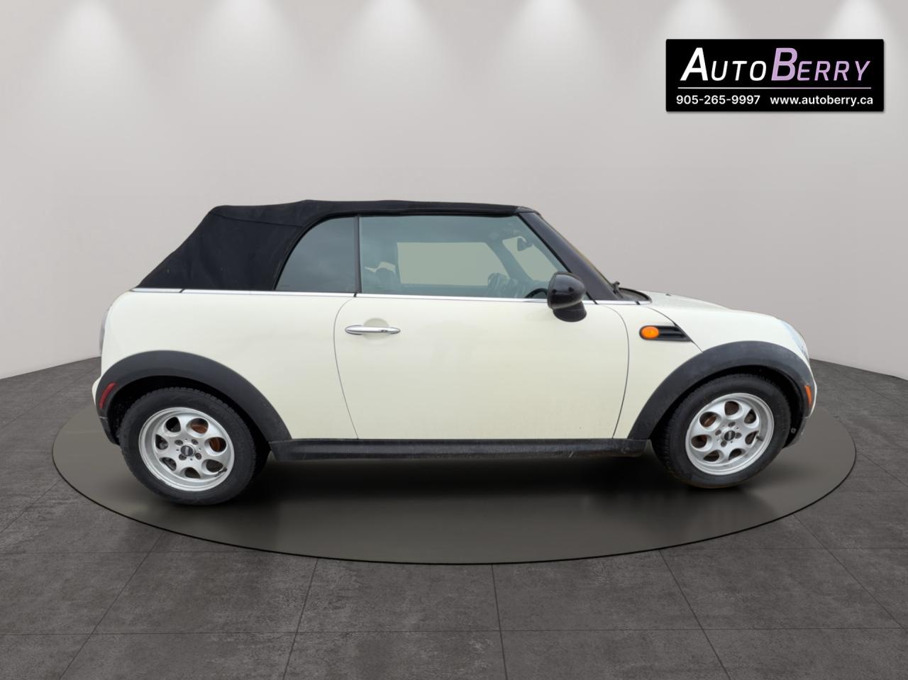 2013 MINI Cooper CONVERTIBLE 2dr Photo