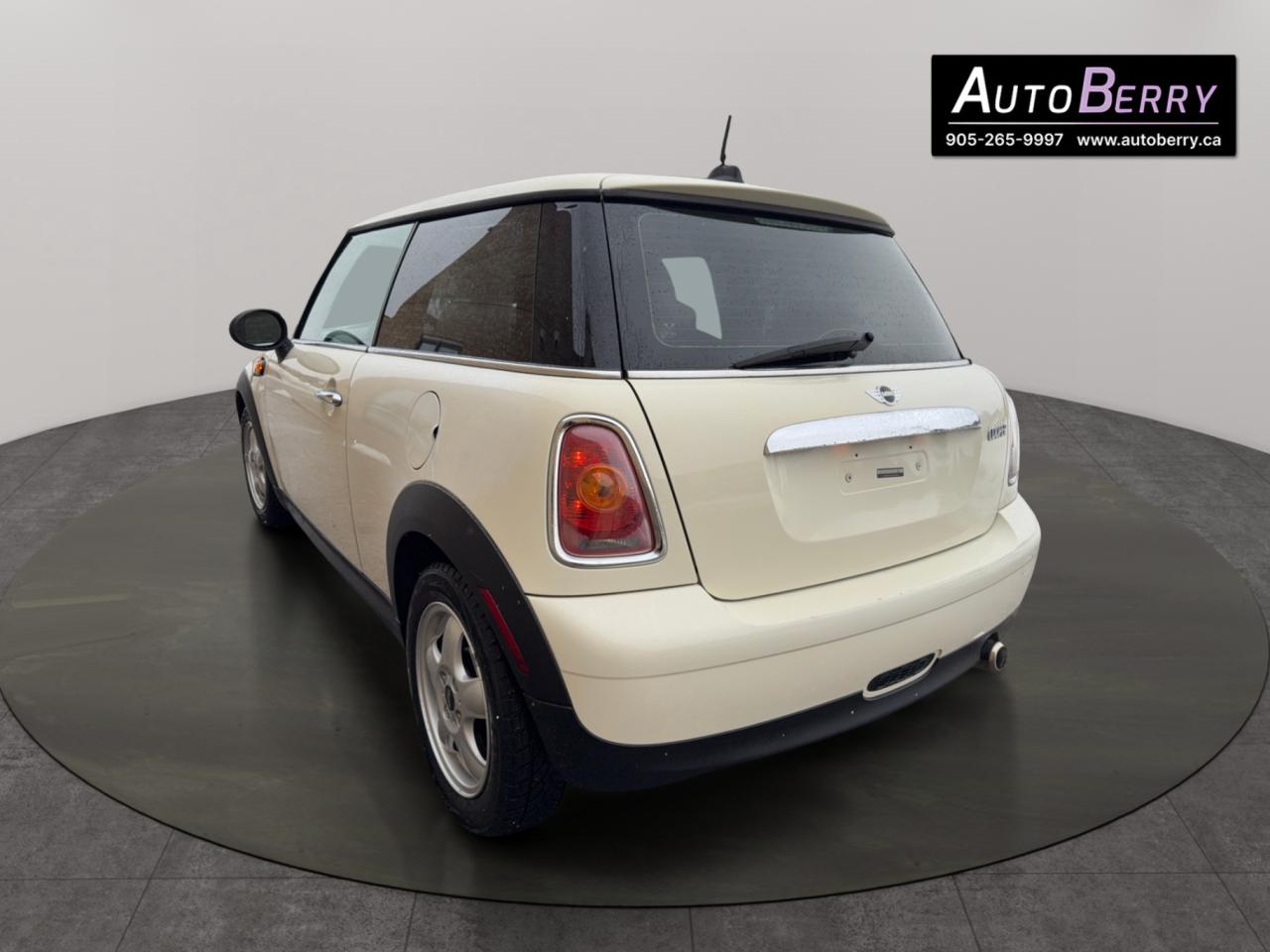 2010 MINI Cooper Hardtop 2dr Cpe Photo