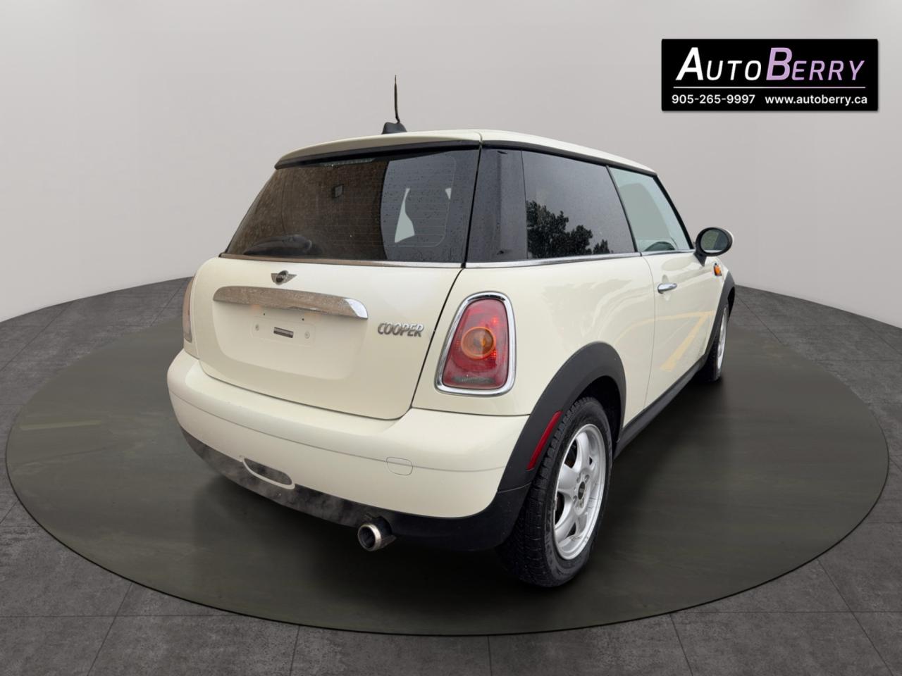 2010 MINI Cooper Hardtop 2dr Cpe Photo