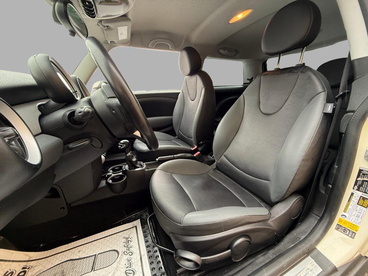 2010 MINI Cooper Hardtop 2dr Cpe Photo