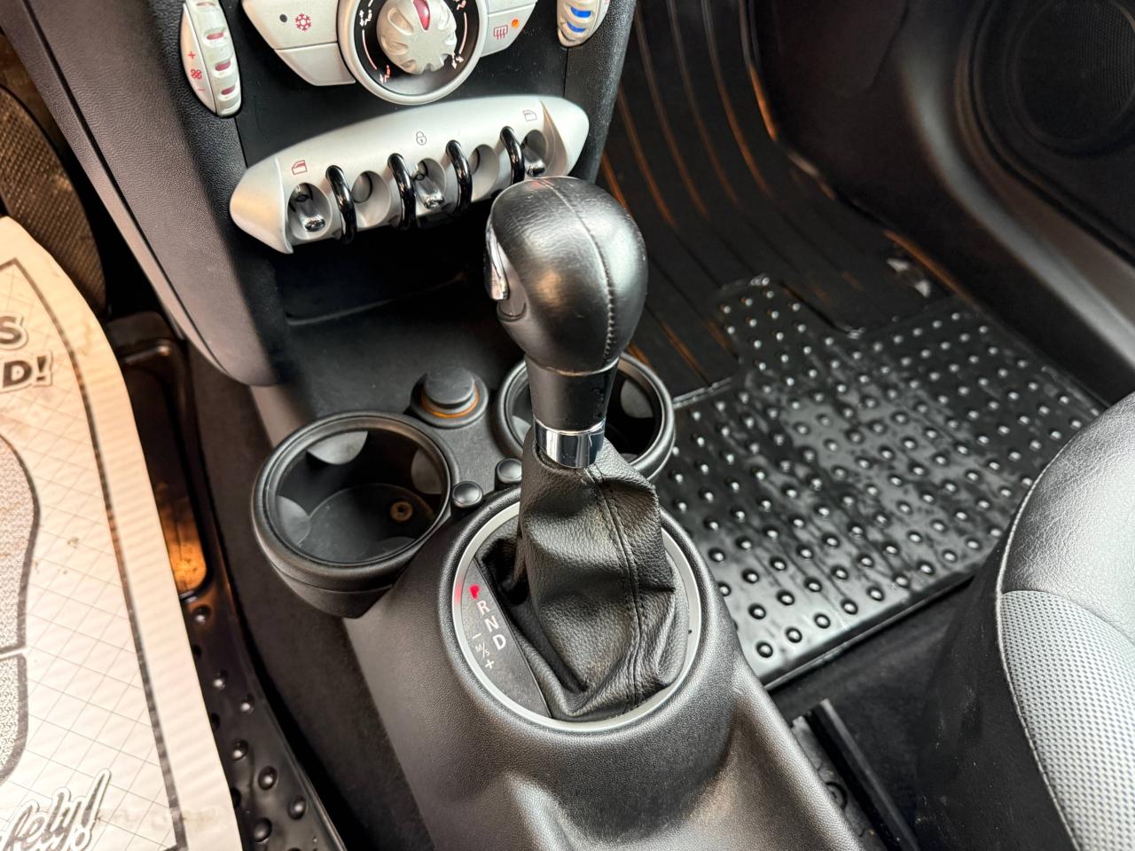 2010 MINI Cooper Hardtop 2dr Cpe Photo