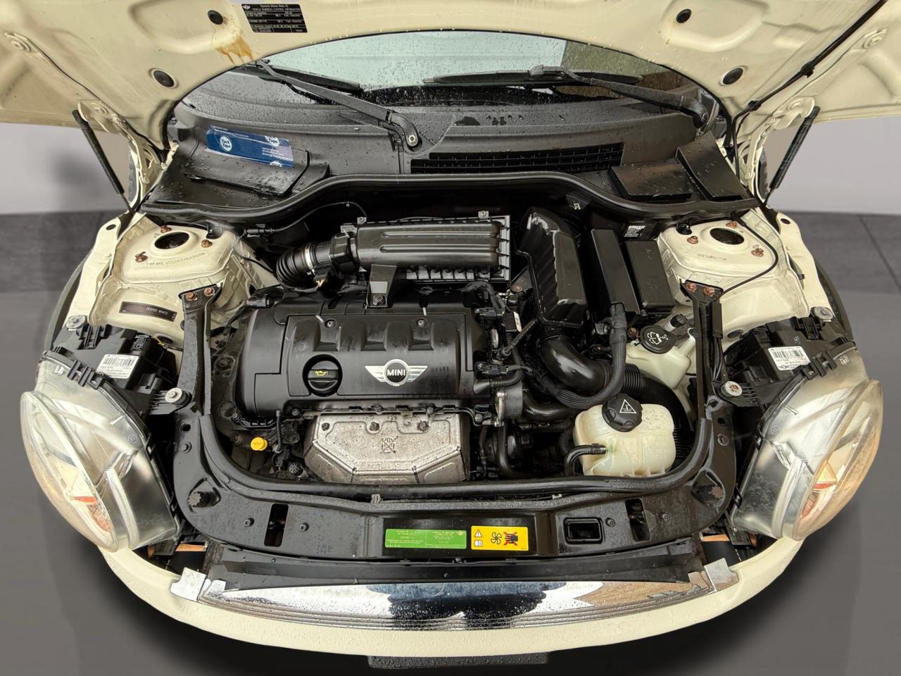 2010 MINI Cooper Hardtop 2dr Cpe Photo