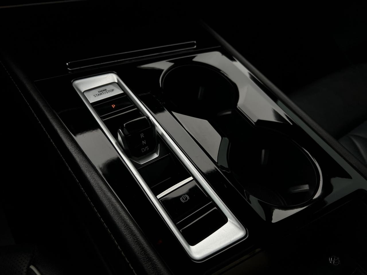 2024 Volkswagen Atlas Cross Sport R-LINE - CROSS SPORT EXECLINE PKG - LEATHER !!! Photo