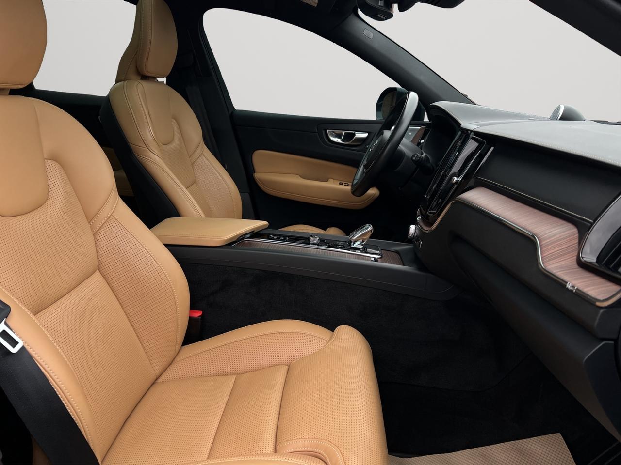 2022 Volvo XC60 B6 AWD INSCRIPTION PKG - LEATHER - MOONROOF !! Photo