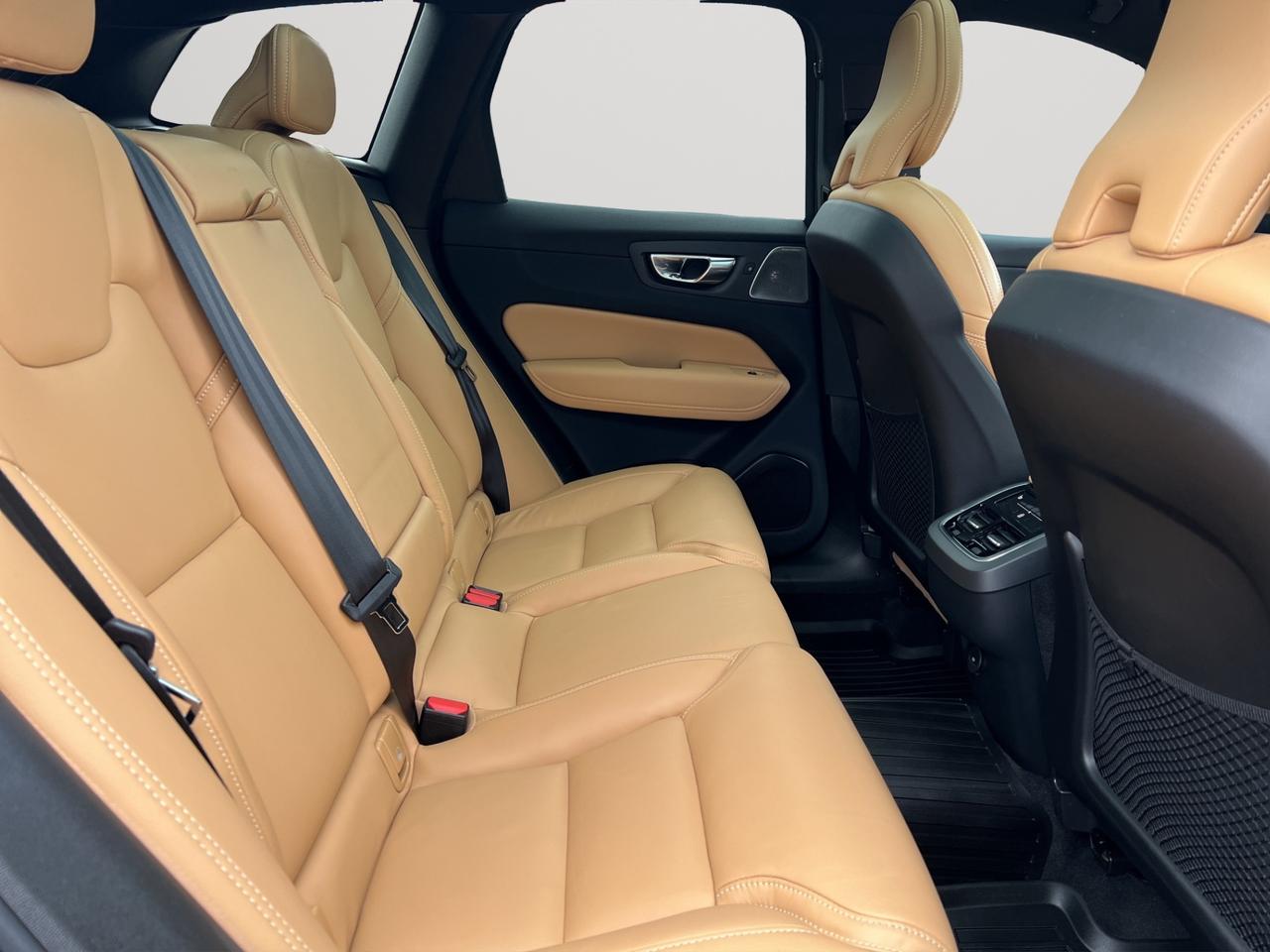 2022 Volvo XC60 B6 AWD INSCRIPTION PKG - LEATHER - MOONROOF !! Photo