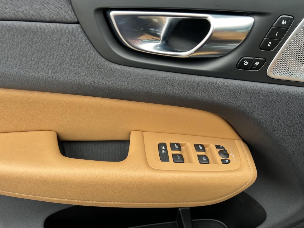 2022 Volvo XC60 B6 AWD INSCRIPTION PKG - LEATHER - MOONROOF !! Photo