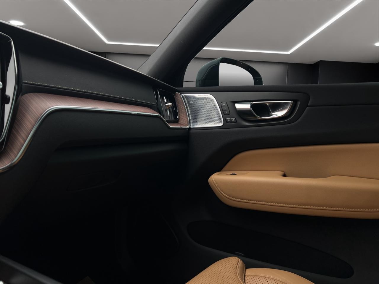 2022 Volvo XC60 B6 AWD INSCRIPTION PKG - LEATHER - MOONROOF !! Photo