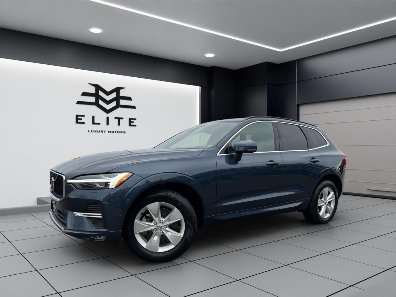 2022 Volvo XC60 B5 AWD MOMENTUM - Blind Spot Monitor !! Photo