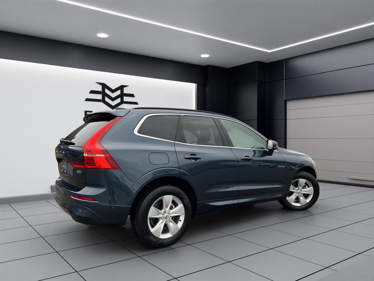 2022 Volvo XC60 B5 AWD MOMENTUM - Blind Spot Monitor !! Photo