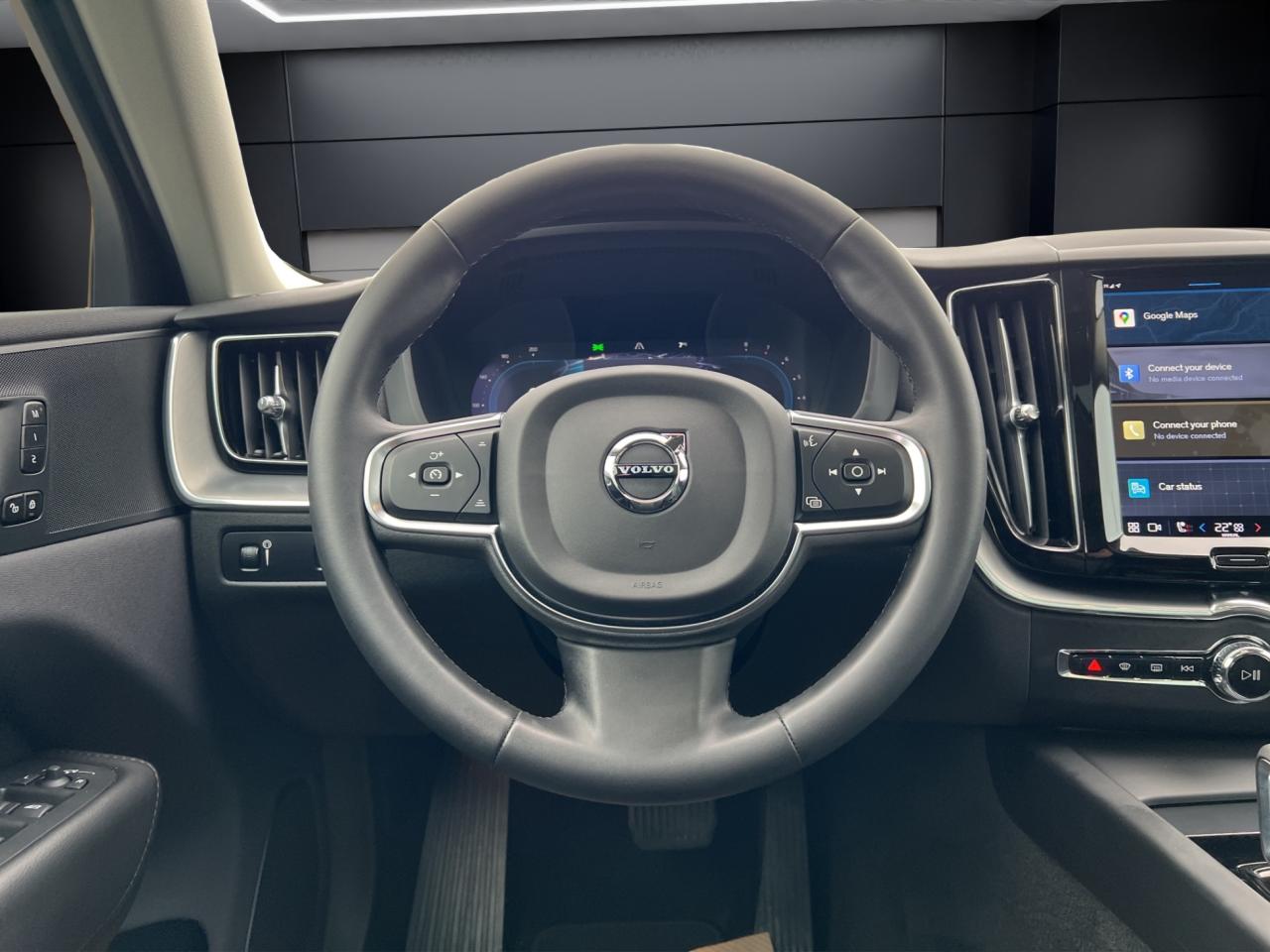 2022 Volvo XC60 B5 AWD MOMENTUM - Blind Spot Monitor !! Photo