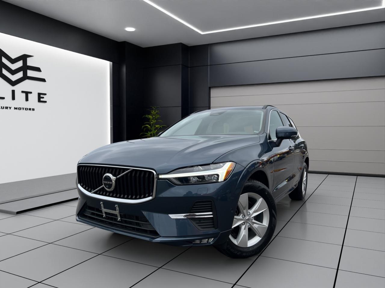 2022 Volvo XC60 B5 AWD MOMENTUM - Blind Spot Monitor !! Photo