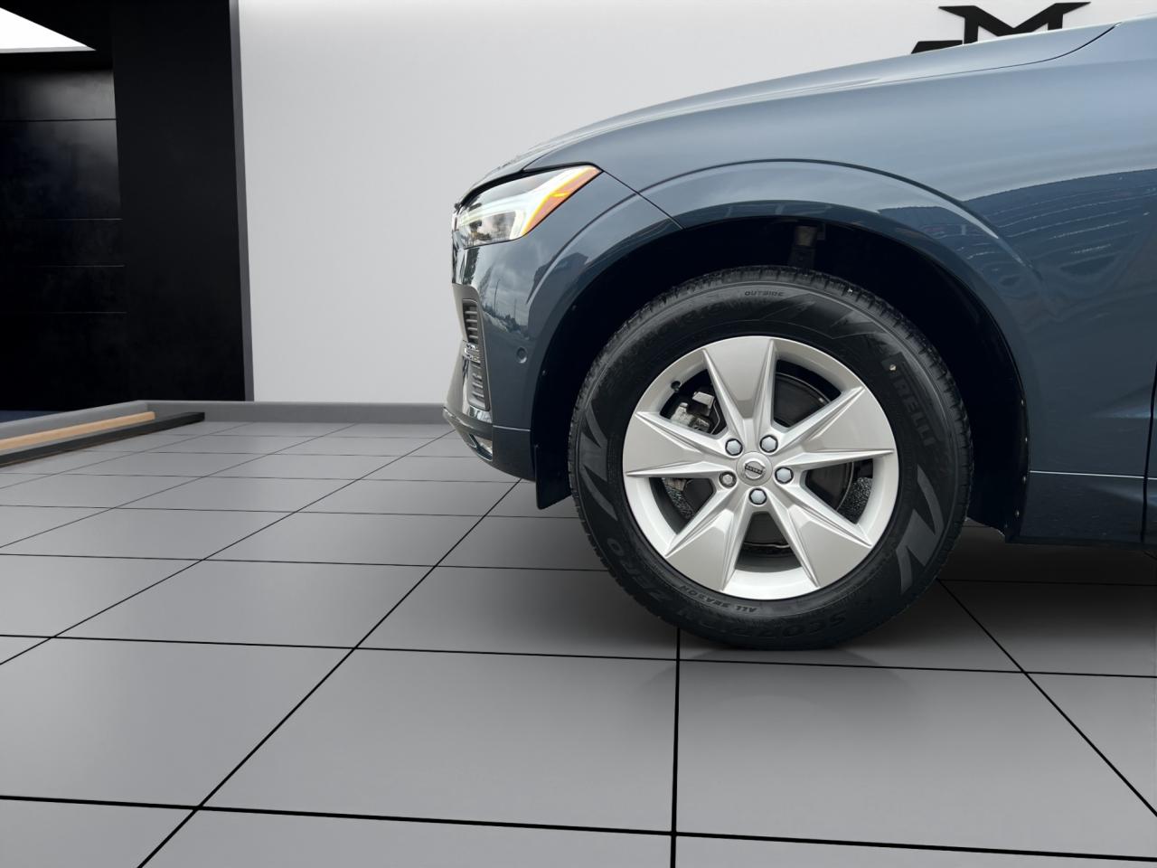 2022 Volvo XC60 B5 AWD MOMENTUM - Blind Spot Monitor !! Photo