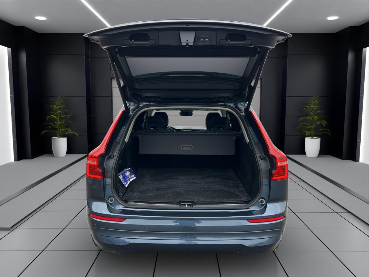 2022 Volvo XC60 B5 AWD MOMENTUM - Blind Spot Monitor !! Photo