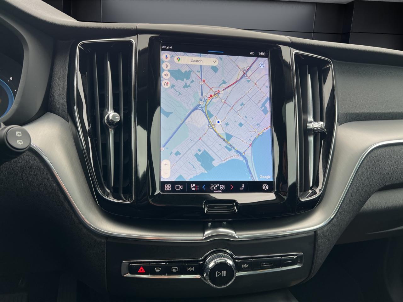 2022 Volvo XC60 B5 AWD MOMENTUM - Blind Spot Monitor !! Photo