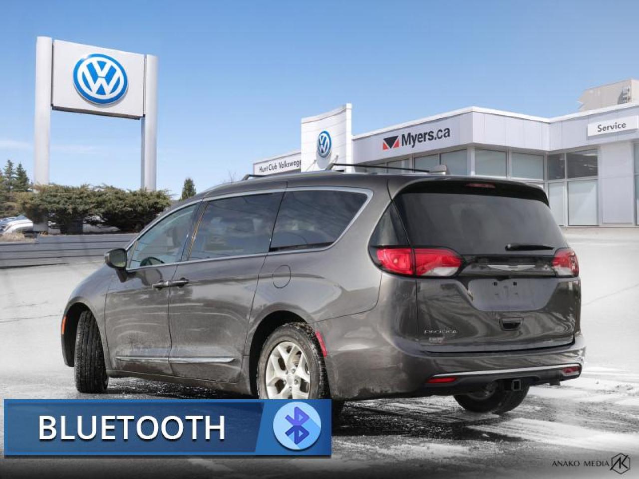 2018 Chrysler Pacifica Touring-L  - Leather Seats Photo