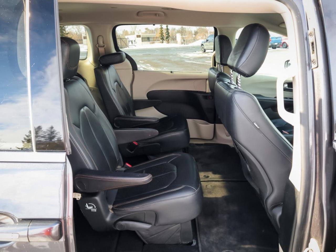 2018 Chrysler Pacifica Touring-L  - Leather Seats Photo